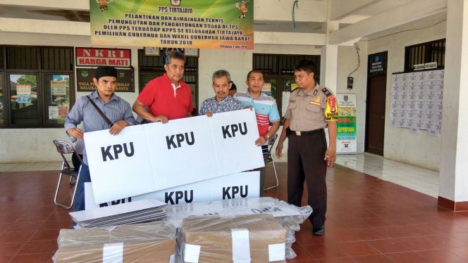 
					Logistik Pilgub Didistribusikan KPU Depok ke 11 Kecamatan