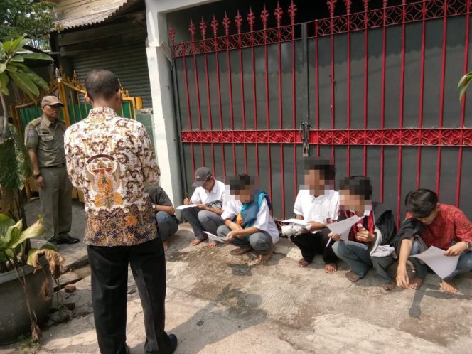 
					Belasan Pelajar Bolos Terciduk