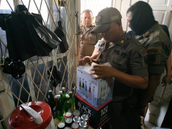 
					1.170 Botol Miras Diangkut Pol PP Depok