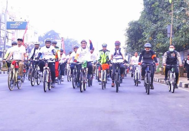 
					Ribuan Pesepeda di Depok Ikut Tour de Setu