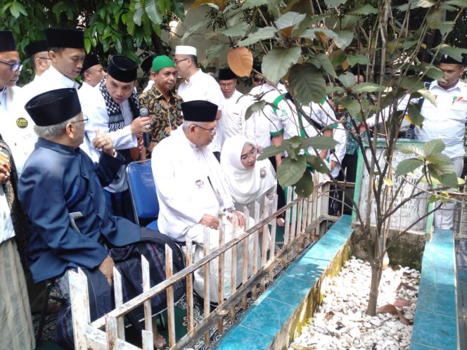 
					01 Target Menang di Depok, Ma’ruf Amin Ziarah ke Makam Keramat