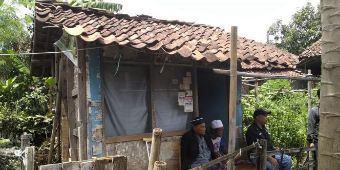 
					Miris, Kakek Marbot Masjid Tinggal di Gubuk Derita