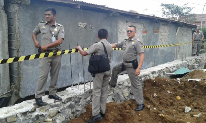 
					Proyek Bodong di Areal Keramat Sumur Tujuh Disegel