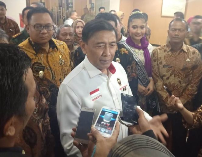 
					Menkopolhukam Wiranto mengaku ada banyak ancaman jelang Pemilu 2019.