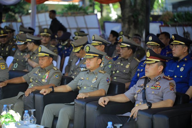 
					Wali Kota Bogor Bima Arya meminta peran aktif Satpol PP, Damkar dan khususnya Satlinmas dalam menjaga kondusifitas jalannya Pilpres dan Pileg 2019 ini.