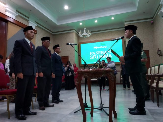 
					Tiga Kepala Dinas (Kadis) hasil open bidding beberapa waktu lalu, dilantik Wali Kota Bogor Bima Arya Sugiarto di Paseban Sri Bima, Balai Kota Bogor pada Rabu (27/03/2019) sore.