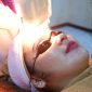 Pasien menjalani treatment IPL (Intense Pulse Light).