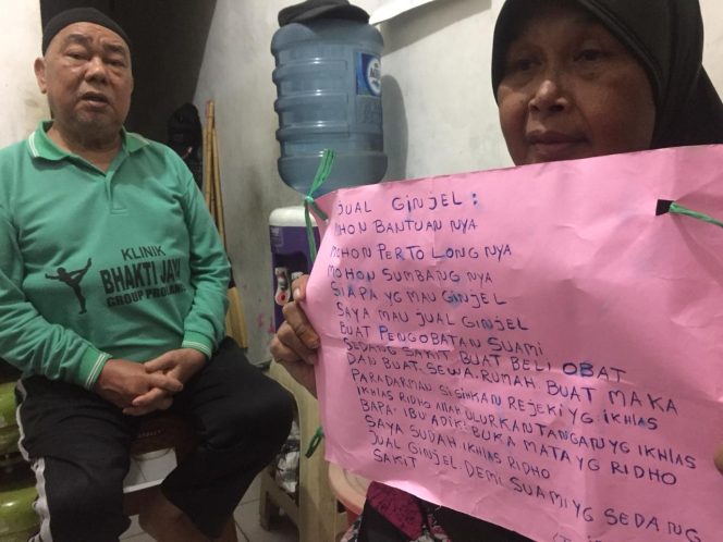 
					Mumun Sumiyati (59 tahun) rela jual ginjal demi berobat sang suami. 