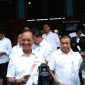 Mensos Agus Gumiwang Kartasasmita, memberikan bantuan kepada ribuan warga penerima PKH dan BPNT.