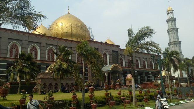 
					Kisah Masjid Kubah Emas dan Wasiat Dian Al Mahri