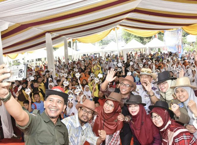 
					Diikuti Ratusan Pelajar SD, Pemkot Depok Gelar Gerimis Telur. (FOTO : Harian Sederhana)