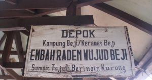 Makam Mbah Raden Wujud Beji atau Sumur Tujuh Beringin Kurung, Jalan Kemiri Muka, Desa Kramat Jaya, Kecamatan Beji, Kota Depok.         