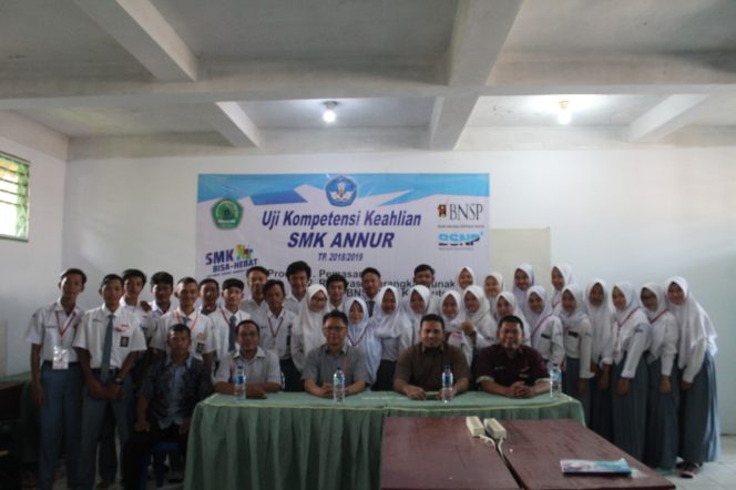 
					92 Siswa SMK Annur Uji Kompetensi Dunia Industri