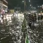 Suasana Kota Depok saat banjir. (FOTO : Zahrul/Harian Sederhana)