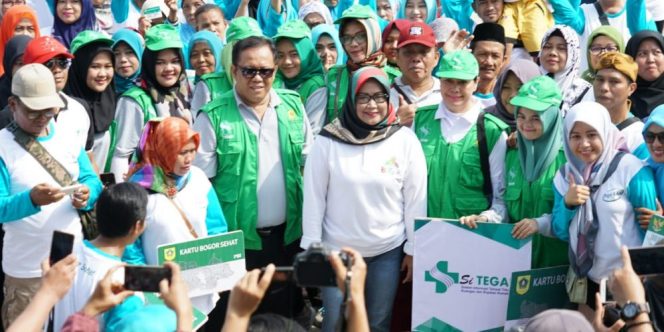 
					Bupati Bogor Ade Yasin meluncurkan Sistem Aplikasi SiTegar dan Kartu Bogor Sehat, di Stadion Pakansari, Sabtu (6/4).