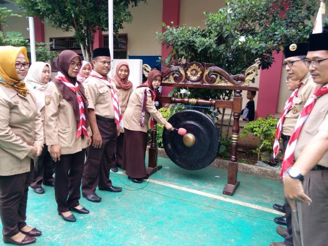 
					Pembukaan Lomba Pramuka Penggalang Antar Sekolah (Laspegas) di SMP dan SMK Islamiyah Serua, baru-baru ini. (FOTO : Dok. Harian Sederhana)