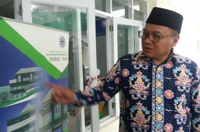 
					Wakil Wali Kota, Pradi Supriatna melihat maket pembangunan gedung Muhammadiyah. (FOTO : istimewa)