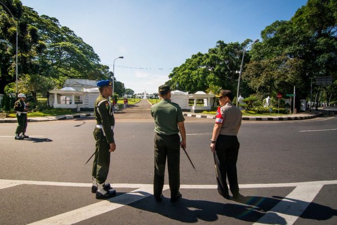 
					Kepolisian Resor Kota Bogor mengantisipasi keadaan buruk dengan memperketat pengamanan Istana Bogor pasca-penetapan hasil Pemilu 2019 yang dilakukan oleh KPU pada Selasa, 21 Mei 2019.