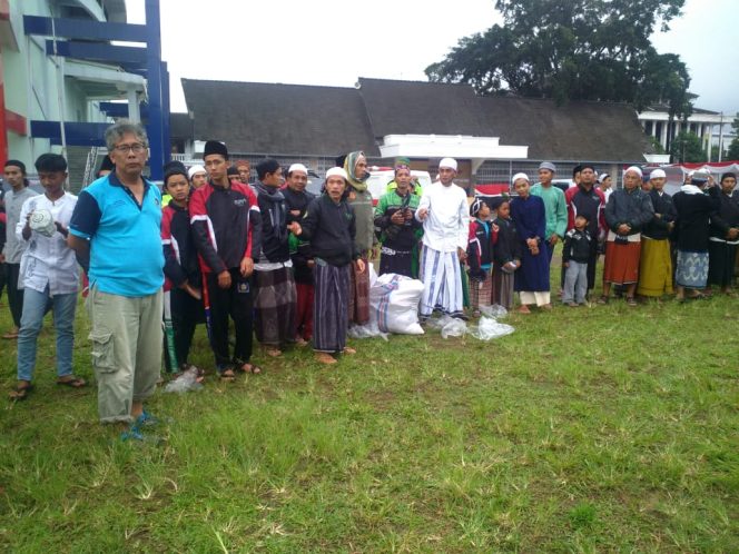 
					Ormas Auris Sukabumi Gelar Doa Bersama Untuk Bangsa Damai. (FOTO : M. Satiri/Harian Sederhana)