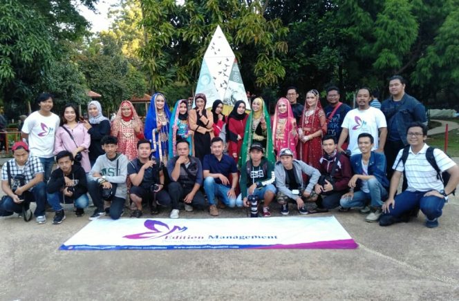 
					Komunitas Fotografi EM Depok Gelar Event Foto Model. (FOTO : Harian Sederhana)