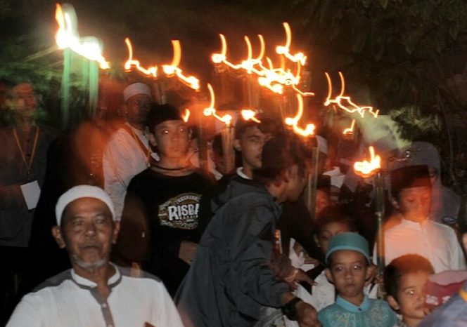 
					Sambut Ramadhan, Warga Kampung Utan Gelar Pawai Obor. (FOTO : Harian Sederhana)