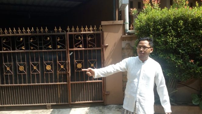 
					Asyad Nazih, Pemilik rumah kawasan Komplek Sukatani Permai, Kecamatan Tapos, Depok, Jawa Barat. (FOTO : Harian Sederhana)