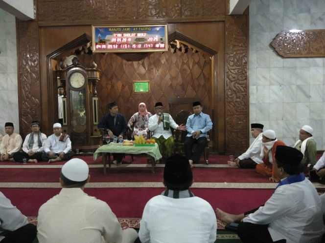 
					Tarling di Masjid At-Taufiq, Jalan Putri Tunggal, Kelurahan Harjamukti, Kecamatan Cimanggis, Kamis (9/5/2019). (FOTO : Harian Sederhana)