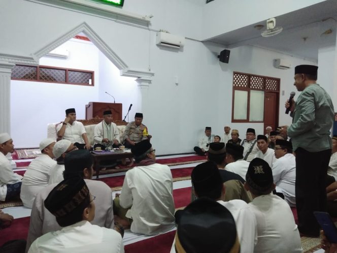 
					Tarling ke-8 pada bulan suci Ramadan 1440 H di Masjid Al Ma’mur RT04/11 Perum Villa Cinere Kelurahan Grogol, Kecamatan Limo, Kota Depok, Senin (13/5/2019).