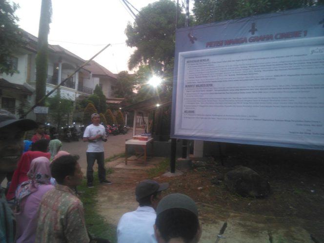 
					Tim Akar Rumput tengah melakukan pertemuan dengan warga terkait lahan fasis dan fasum Graha Cinere 1. (FOTO : Istimewa)