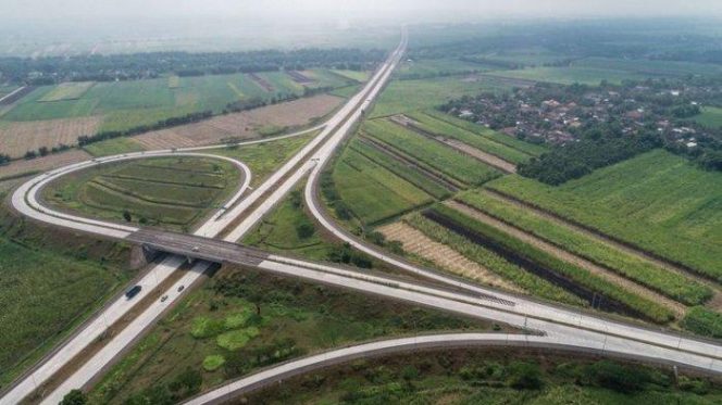 
					Pemudik Tol Trans Jawa Diminta  Tertib dan Disiplin. (FOTO : TribunNews)