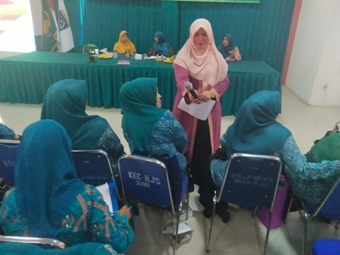 
					Eis Rahmawati, Ketua Ikatan Wanita Pengusaha Indonesia (IWAPI), Ranting Bojongsari.