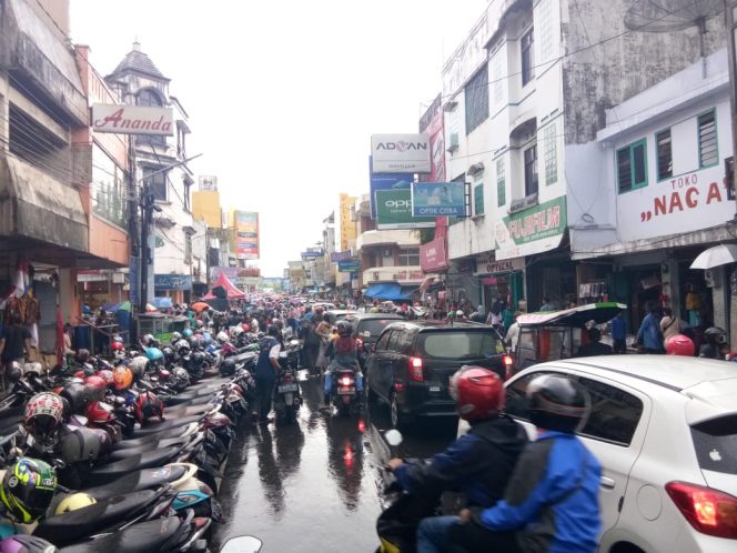 
					Jalan Ahmad Yani Bakal Bebas Parkir