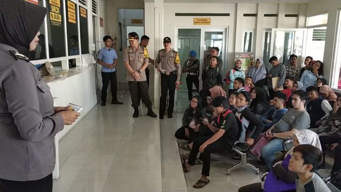 
					Mapolres Sukabumi Kota Diburu Pemohon SKCK