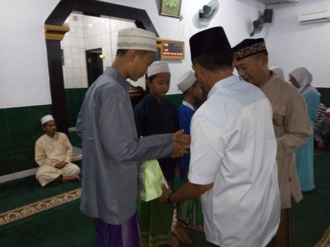 
					Kegiatan bakti sosial pemuda di RW 15 Kelurahan Kemirimuka, Kecamatan Beji. (FOTO : Istimewa)