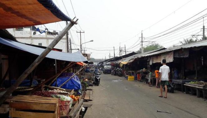 
					Pasar Kemirimuka yang belum melakukan transaksi online, padahal pasar tersebut cukup besar di wilayah Kota Depok. (FOTO : Poskota News)