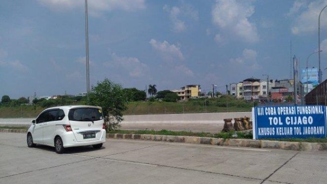 
					Uji coba pengoperasian Tol Cinere-Jagorawi Seksi 2 mendapatkan kritikan dari pengguna jalan Tol Cijago. (FOTO : tribunnews.com)