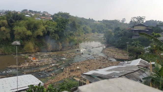 
					Warga Kota Bogor berharap turunnya hujan.