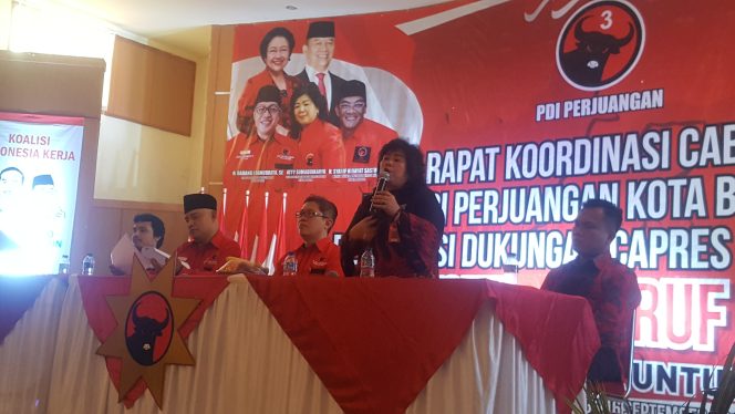 
					Ketua Fraksi DPRD dari PDIP Kota Bogor, Atty Somaddikarya.