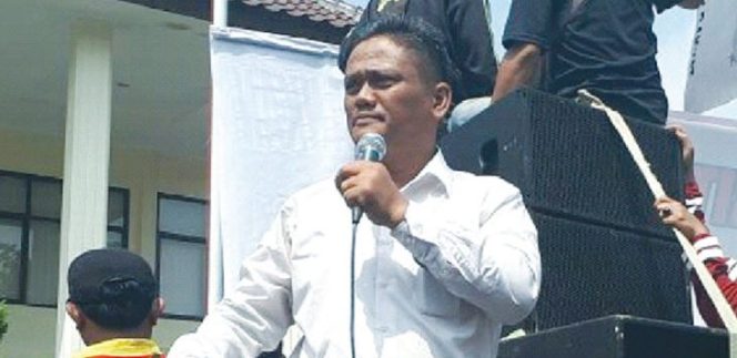 
					Roy Pangharapan, Ketua DKR Depok.