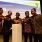 Program Pendidikan Vokasi UI itu dihadiri oleh Menteri Koordinator Perekonomian, Darmin Nasution, Direktur Program Pendidikan Vokasi UI, Prof, Sigit P. Hadiwardoyo dan Rektor Universitas Terbuka Prof. Ojat Darojat.