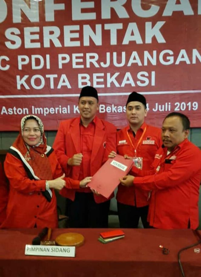 
					Wakil Wali Kota Bekasi Tri Adhianto berhasil menahkodai PDI Perjuangan dalam Konfercab PDIP Kota Bekasi, Minggu (14/7/2019).