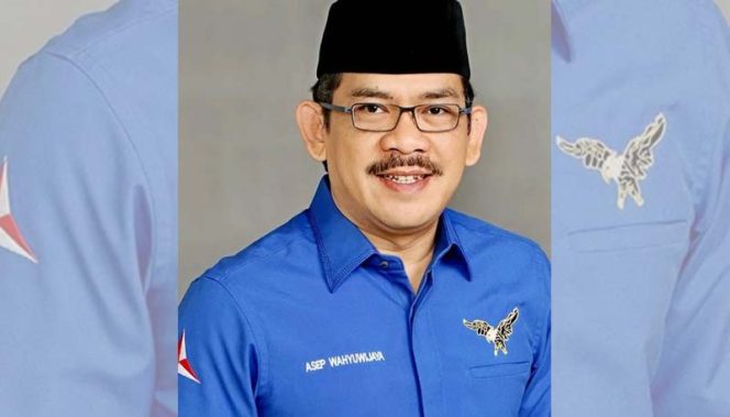 
					Politisi Partai Demokrat Asep Wahyuwijaya