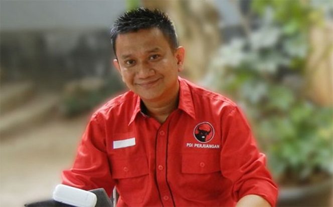 
					Ketua Dewan Pimpinan Cabang (DPC) PDI-P Kota Depok, Hendrik Tangke Allo