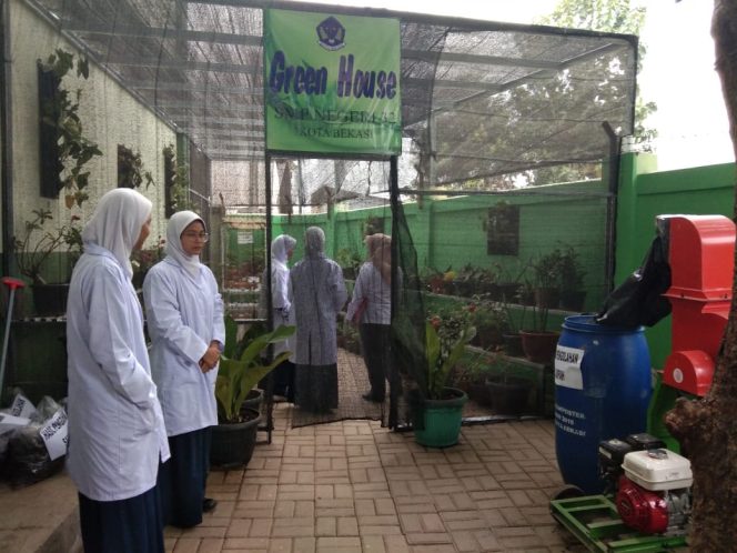 
					Cegah Polusi Udara, Siswa SMPN 32 Bekasi Kembangkan Green House.