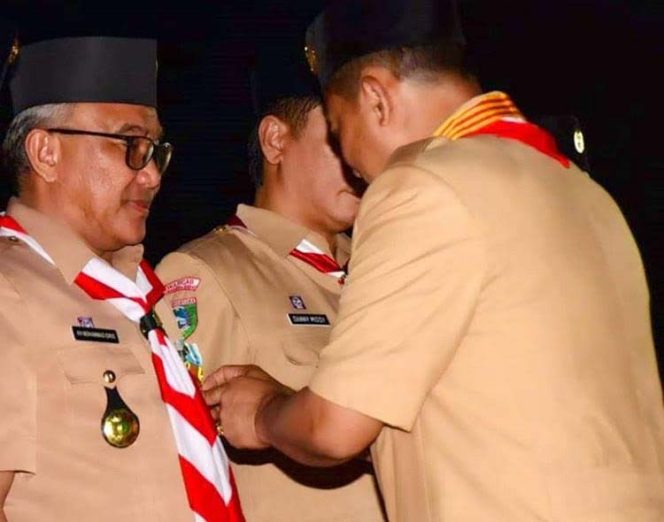 
					Mohammad Idris selaku Ketua Majelis Pembimbing Cabang (Mabicab) Gerakan Pramuka Kwartir Cabang Kota Depok mendapat kado istimewa.