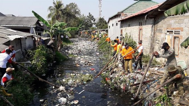 
					Satgas Citarum Harum Terjun ke Kali Bahagia Bekasi Bersih-bersih Sampah (Foto: Istimewa)