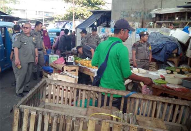 
					Suasana penertiban PKL yang dilakukan Satpol PP Kota Depok.