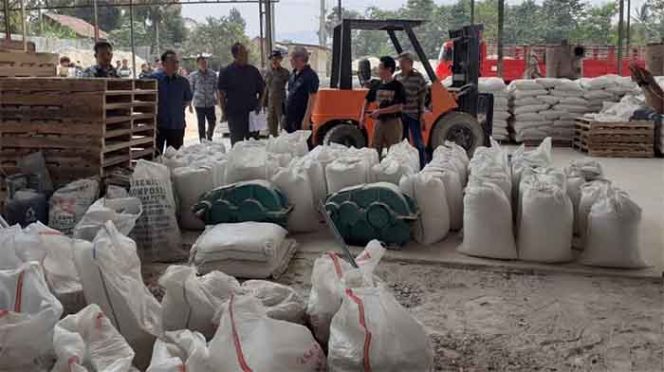 
					PT Pangsenwen Bentonite di sidak dan ditemukan kejanggalan kaitan perlengkapan perizinan,