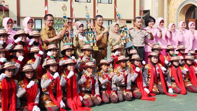 
					Sejumlah polisi cilik yang memperoleh juara harapan 1 Lomba Baris Berbaris tingkat Provinsi Jawa Barat.