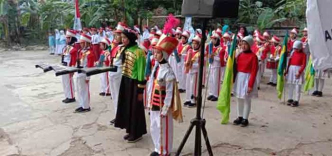 
					Tim Marching Band SDN Pondokcina (Poncin) 3 saat upacara peringatan HUT ke-74 RI, pada 17 Agustus 2019.